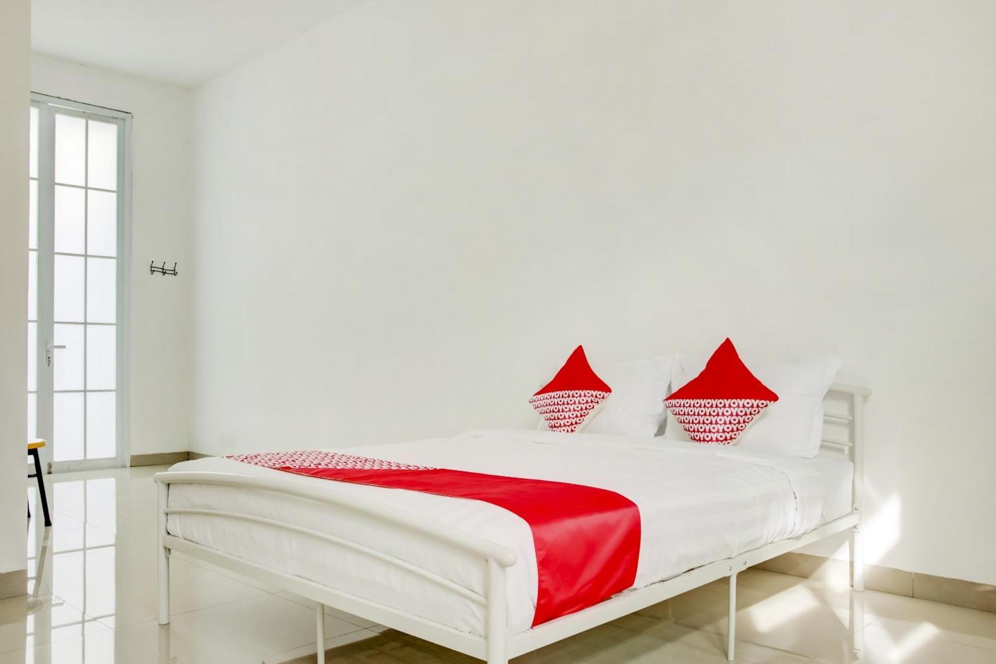 Hotel O Panakkukang Near Mall Panakkukang Formerly Golden White House Makassar Kültér fotó