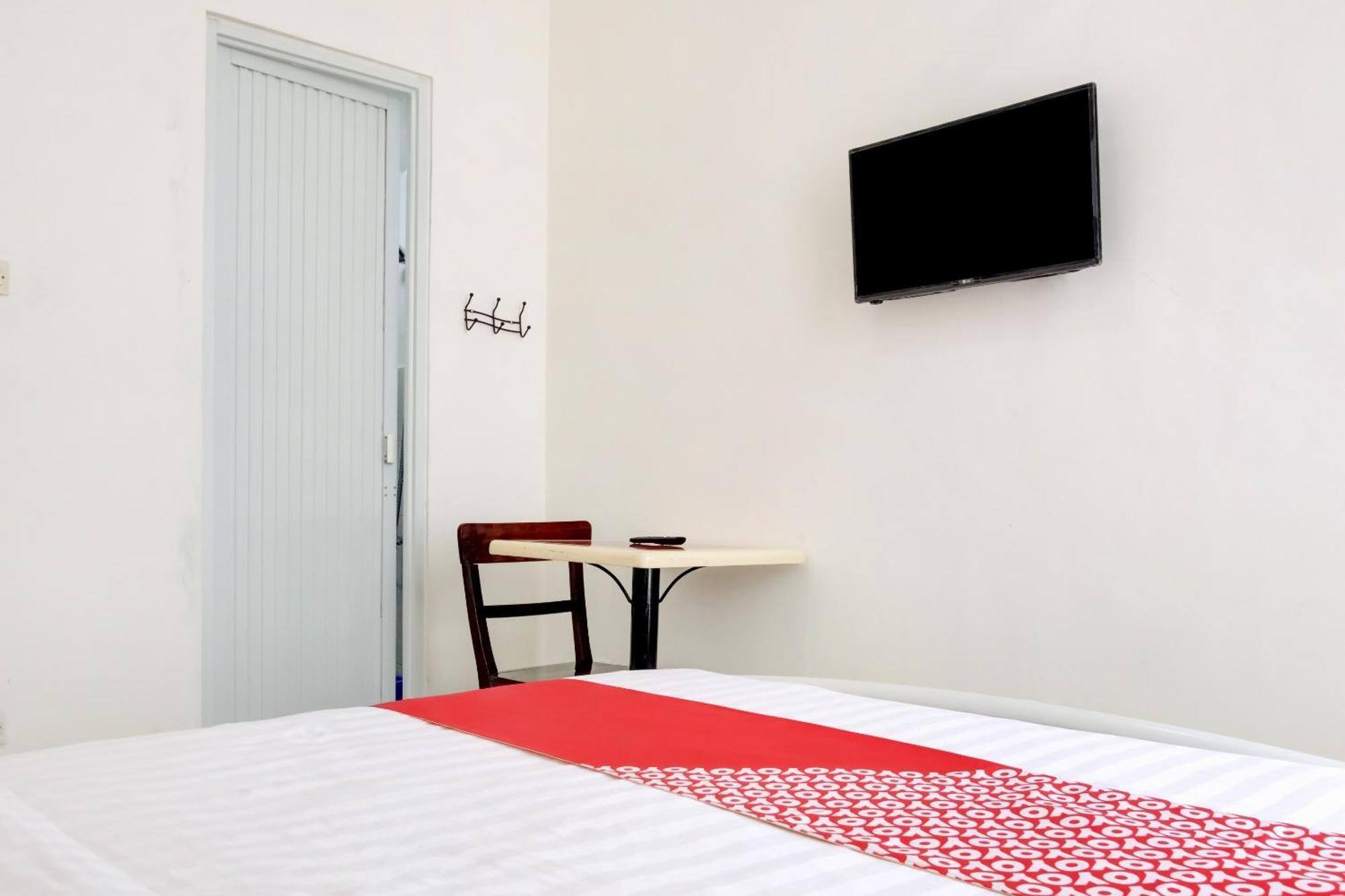 Hotel O Panakkukang Near Mall Panakkukang Formerly Golden White House Makassar Kültér fotó