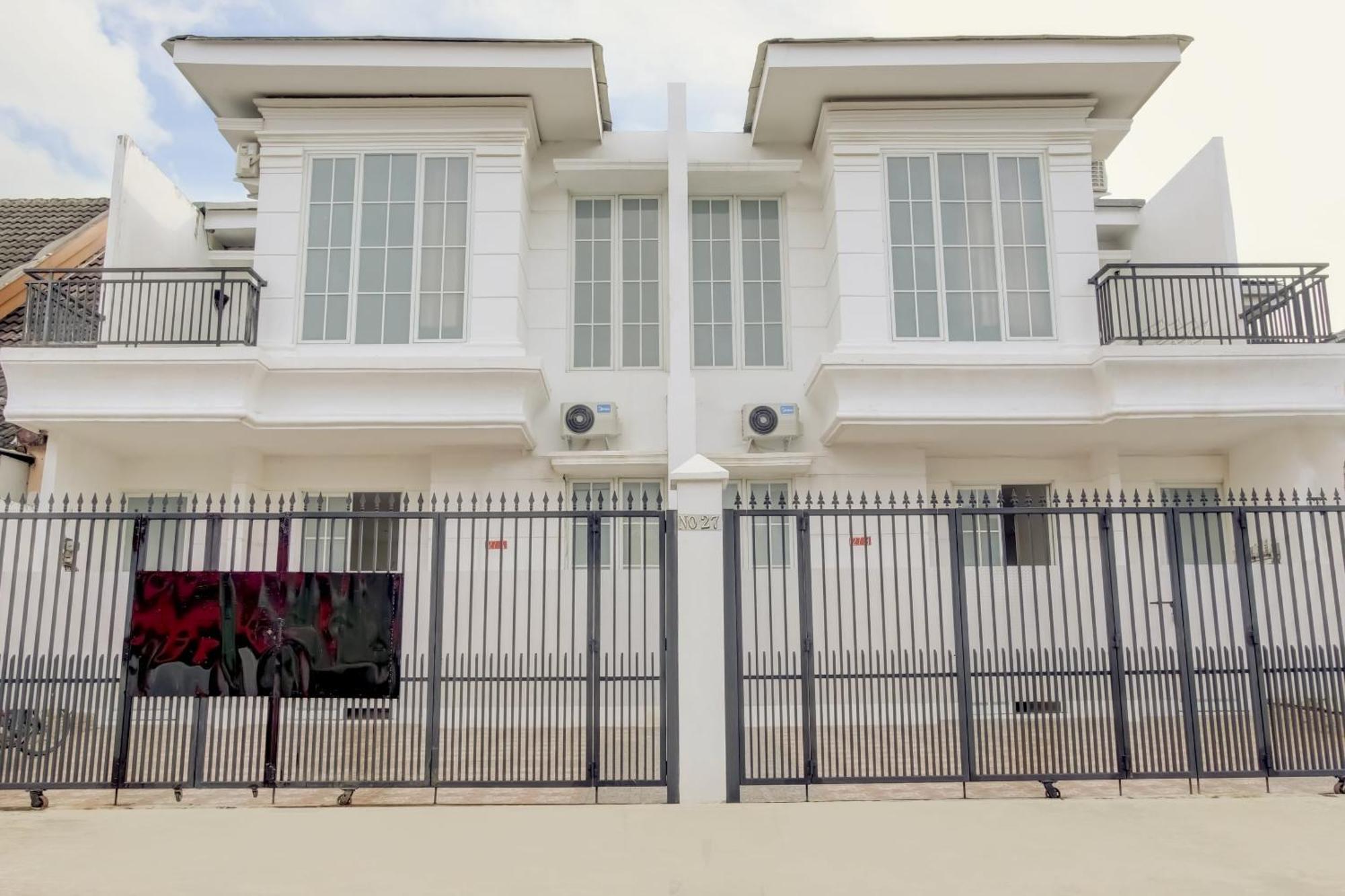 Hotel O Panakkukang Near Mall Panakkukang Formerly Golden White House Makassar Kültér fotó